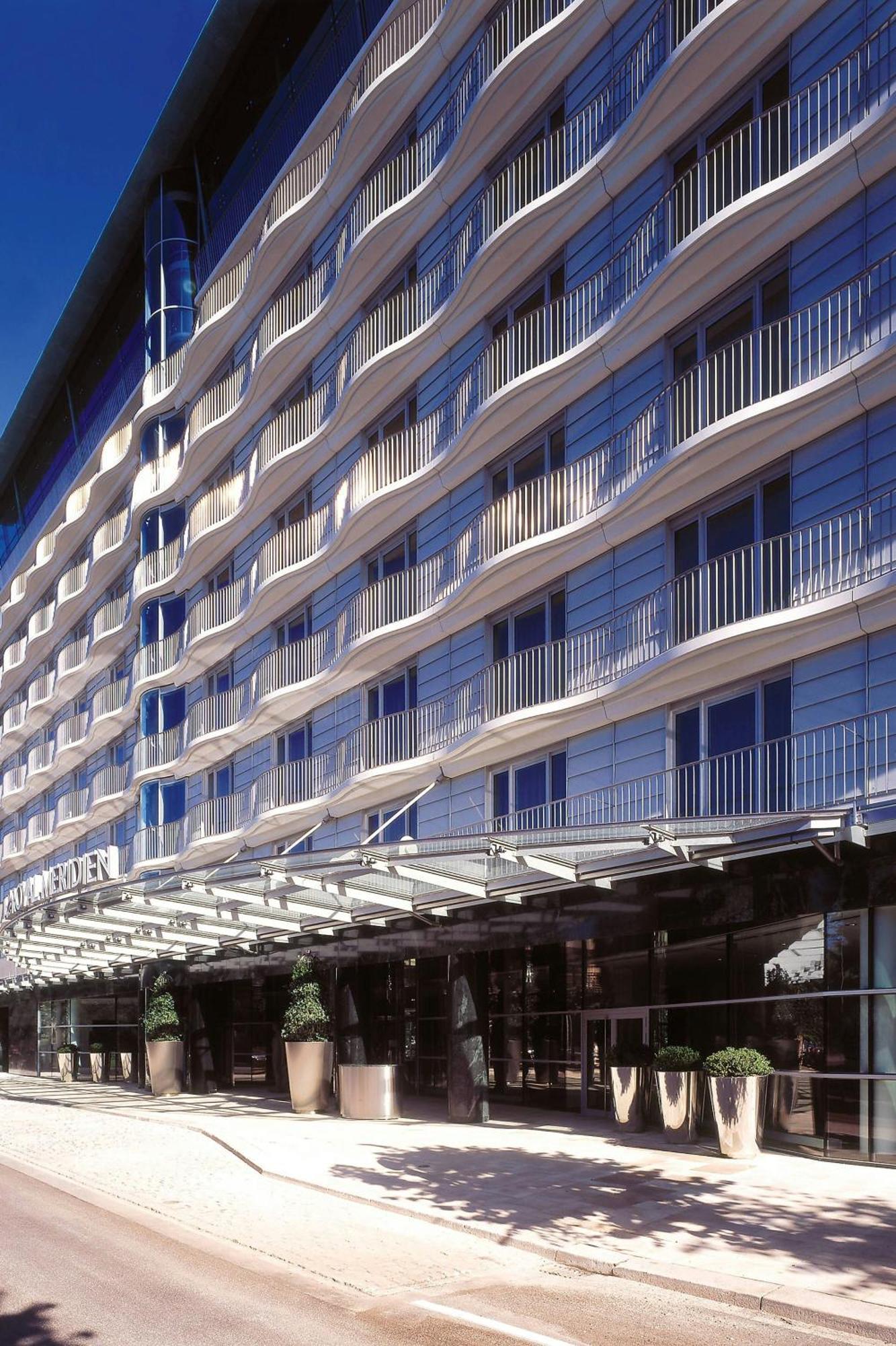 Le Méridien Hambourg Extérieur photo The new building of the University of Patras